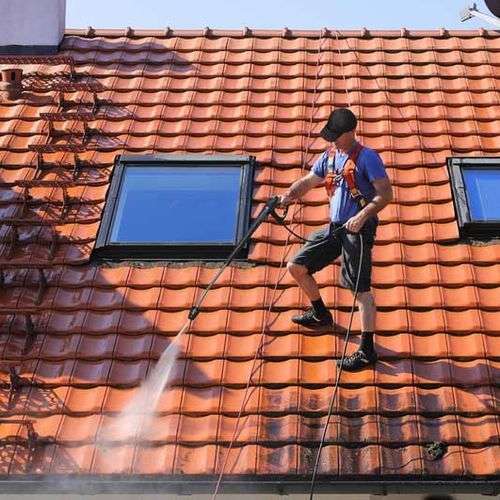 Reinigen van pannendak in Hoogeveen